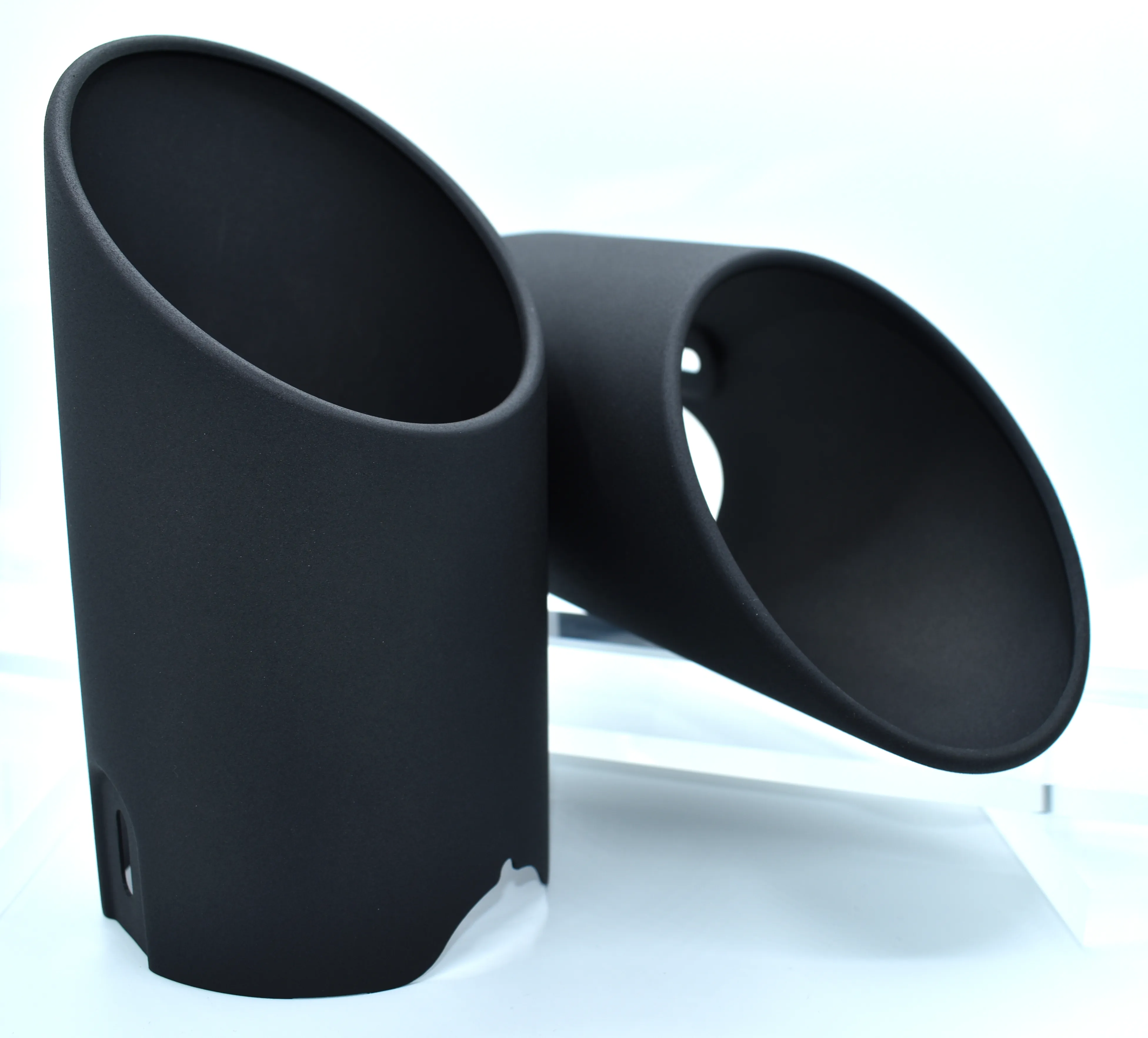 Auspuffblenden mit neuer Pulverbeschichtung in schwarz-matt Auspuffblenden mit neuer Pulverbeschichtung in schwarz-matt